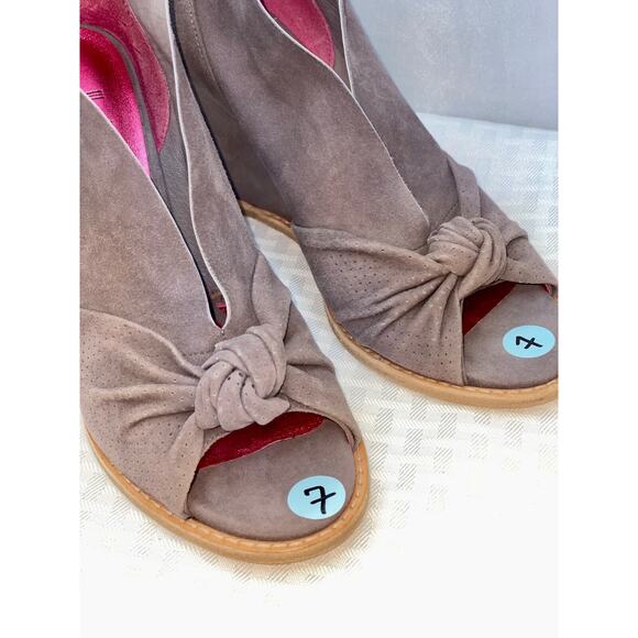 Belle Sigerson Morrison Suede Peep Toe Wedge Bootie Pump Heels Size 7 - Picture 4 of 8